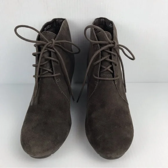 Clarks Rosepoint Dew Suede Booties Size 9.5M - Picture 2 of 7